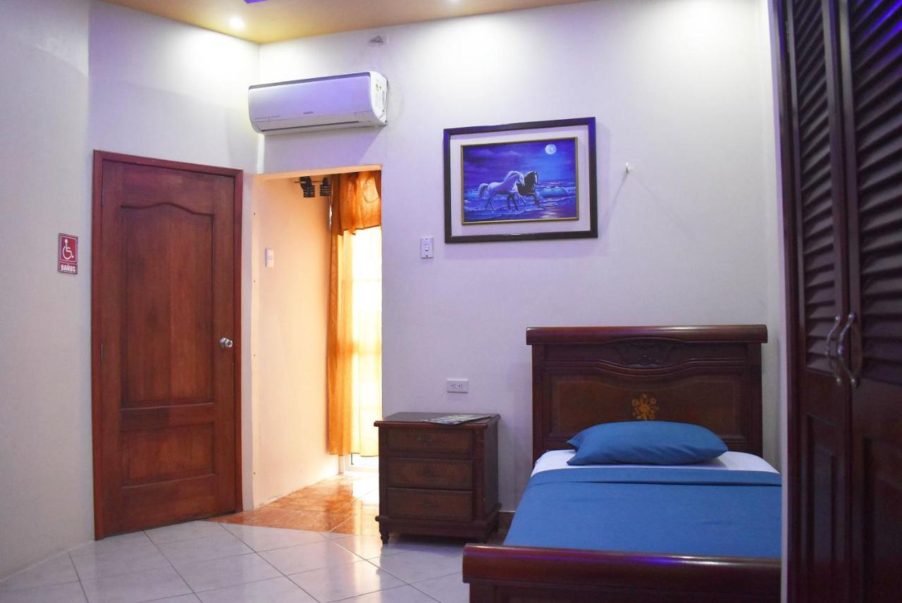 Hostal Galapagos - Guayaquil Extérieur photo