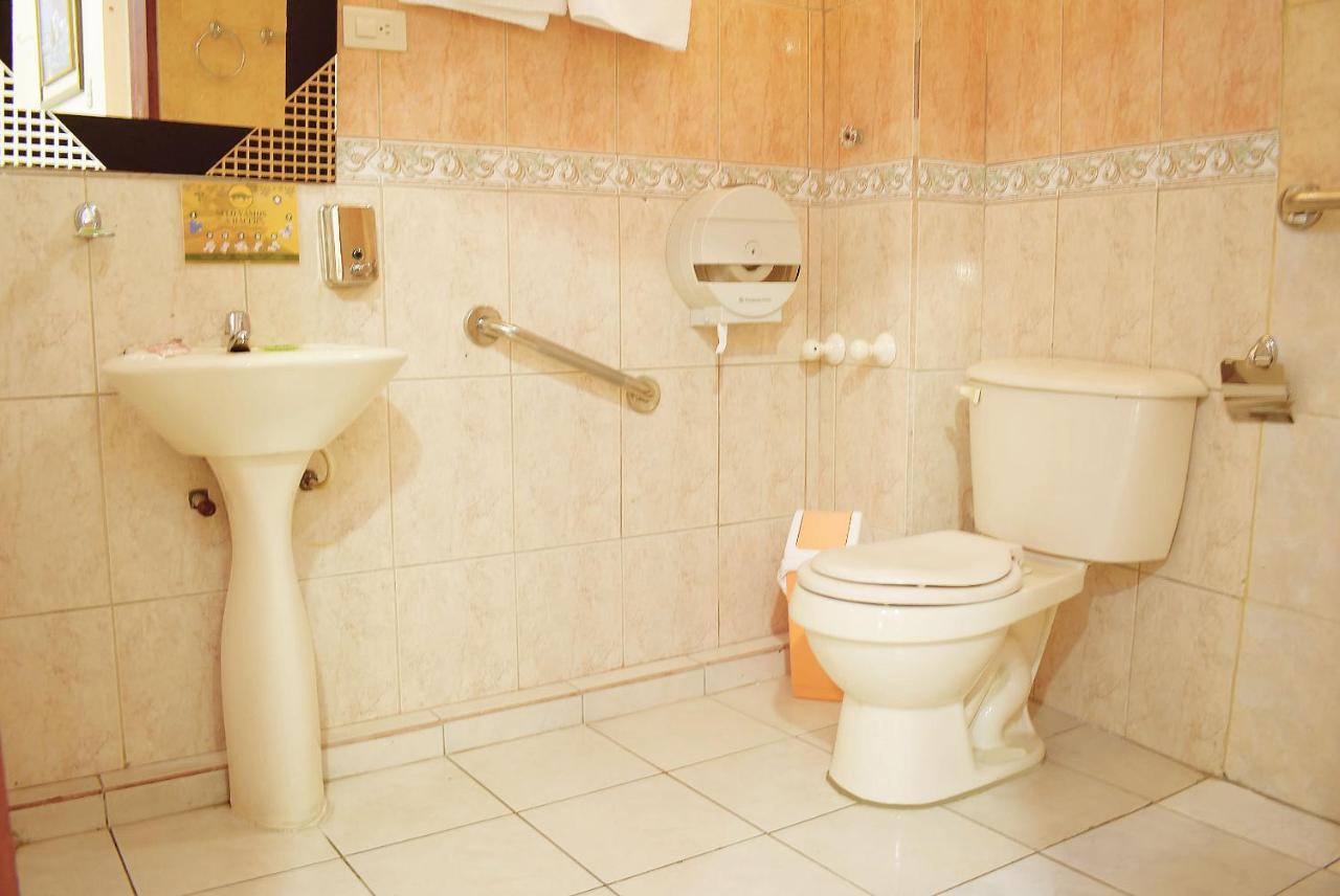 Hostal Galapagos - Guayaquil Extérieur photo